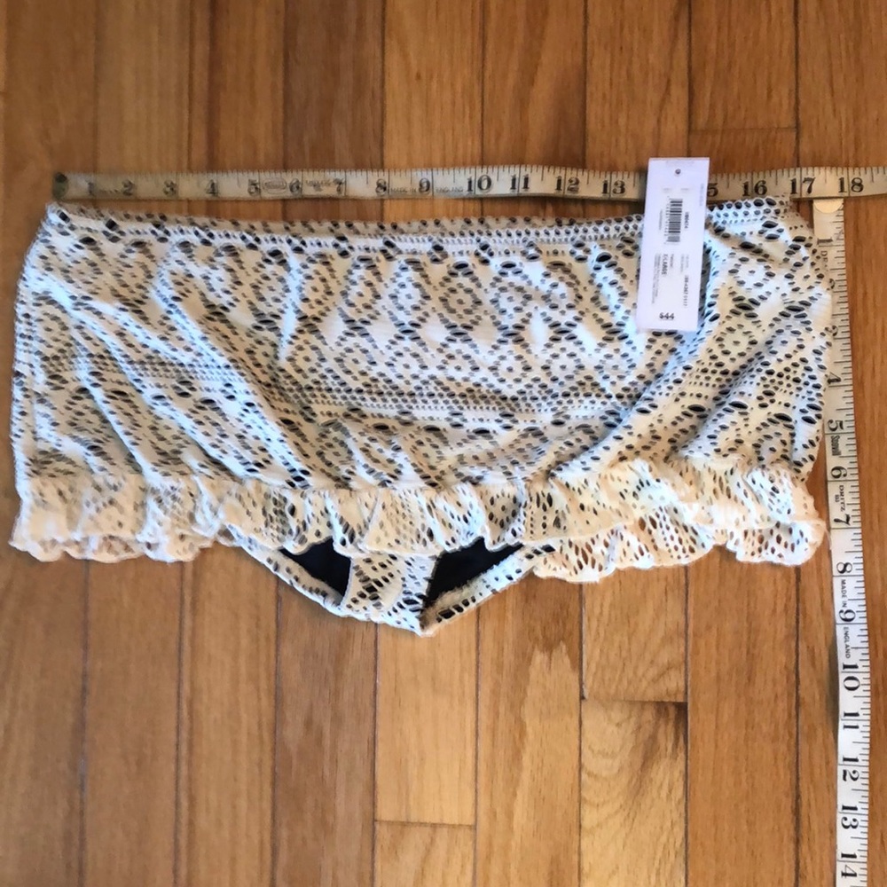 Bisou Bisou crocheted swim skirt sz XL
